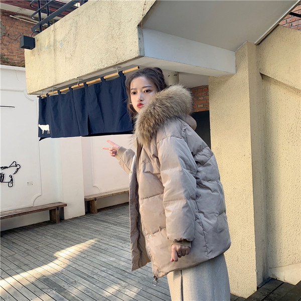 Модерно дамско яке в бежов цвят с качулка и пух