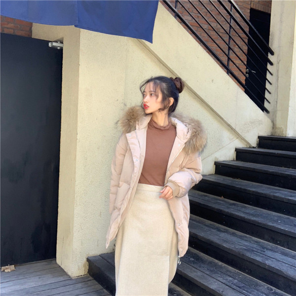 Модерно дамско яке в бежов цвят с качулка и пух
