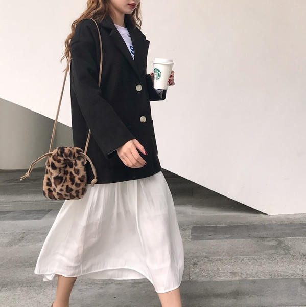 Ежедневно дамско палто с джобове в бежов и черен цвят