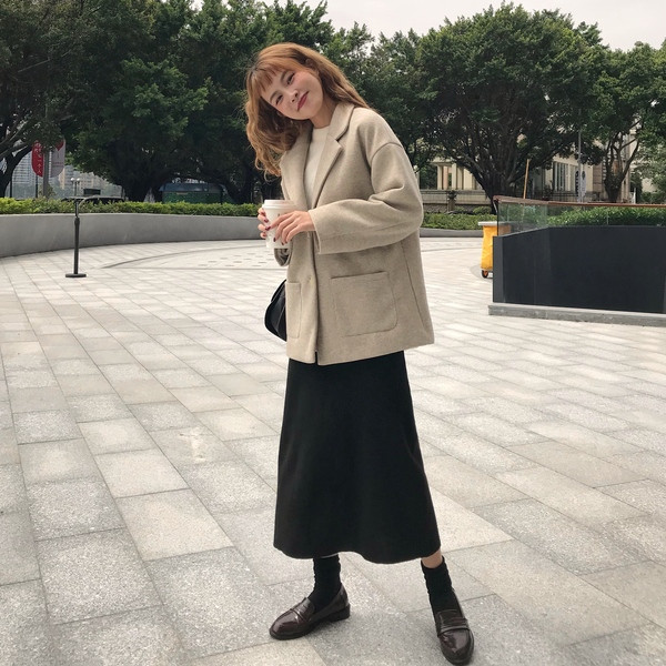 Ежедневно дамско палто с джобове в бежов и черен цвят