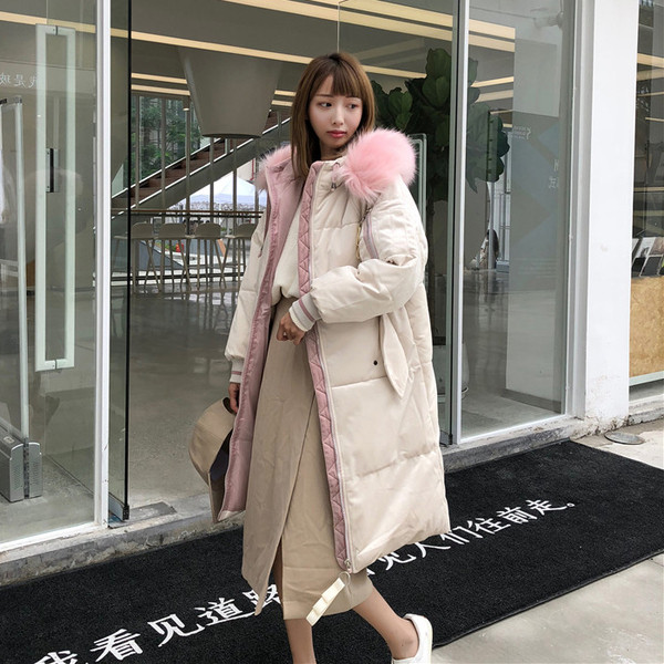 Зимно дамско дълго яке в светъл цвят с качулка и розов пух
