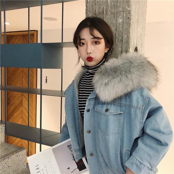 Модерно дамско дънково яке с мека подплата и качулка с пух в два цвята