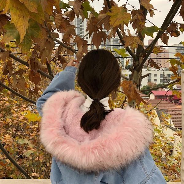 Модерно дамско дънково яке с мека подплата и качулка с пух в два цвята