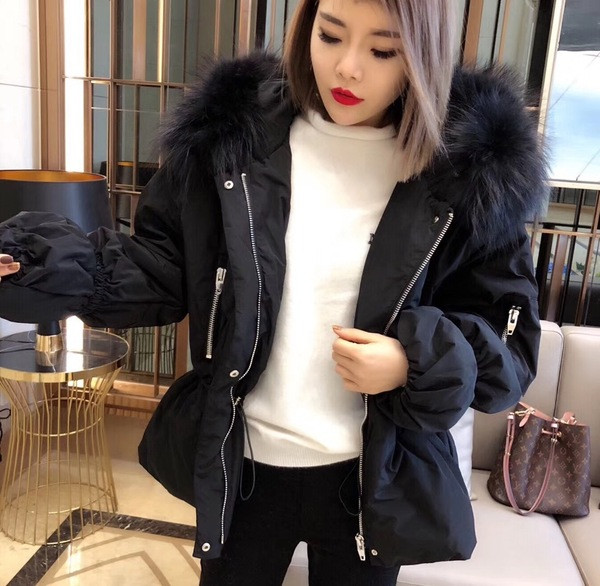 Дамско елегантно яке с пух на качулката 