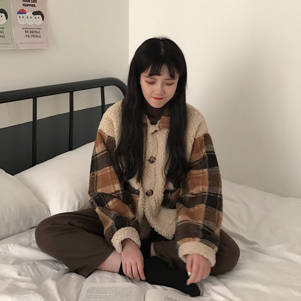 Карирано дамско пухено палто с джобове в два модела