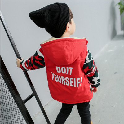 Moдерно детско яке в два цвята с камуфлажни ръкави