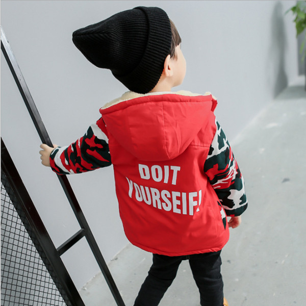 Moдерно детско яке в два цвята с камуфлажни ръкави