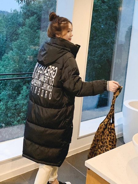 Дамско дълго яке с надпис на гърба 