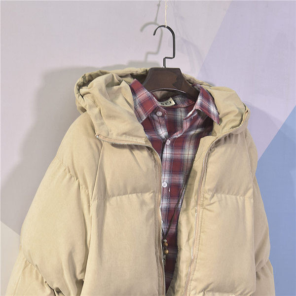 Спортно-ежедневно зимно яке с качулка и цветна апликация в два цвята 