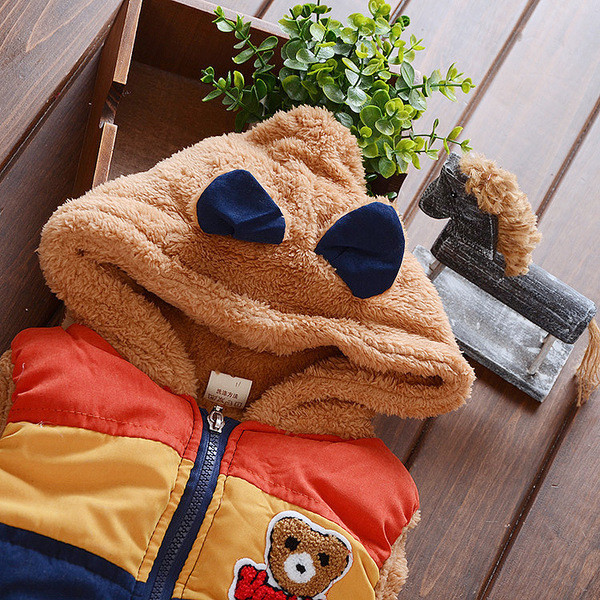 Moдерен детски елек с 3D елементи подходящ за момчета и момичета 