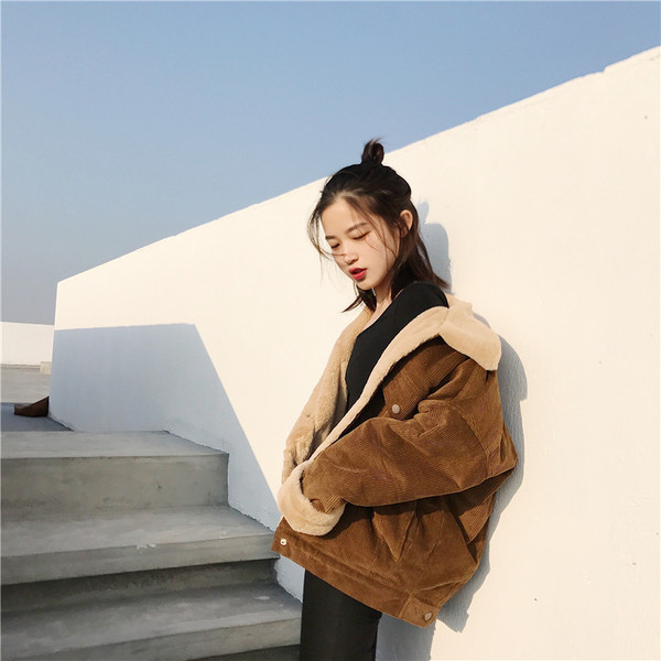 Стилно дамско зимно яке с мека подплата в кафяв цвят