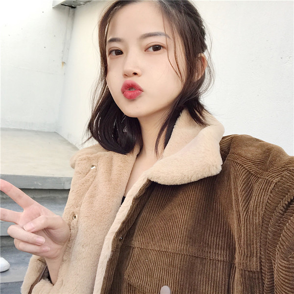 Стилно дамско зимно яке с мека подплата в кафяв цвят