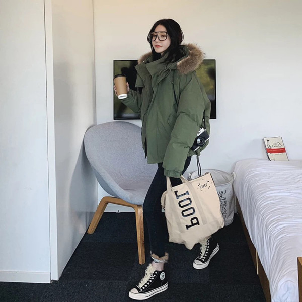 Дамско стилно яке с пух на качулката 