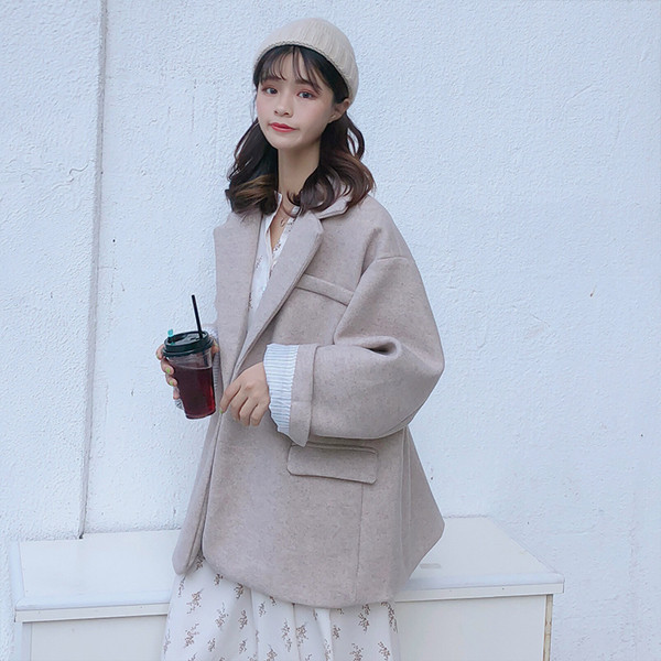 Дамско палто в два цвята с джобове и раирана подплата