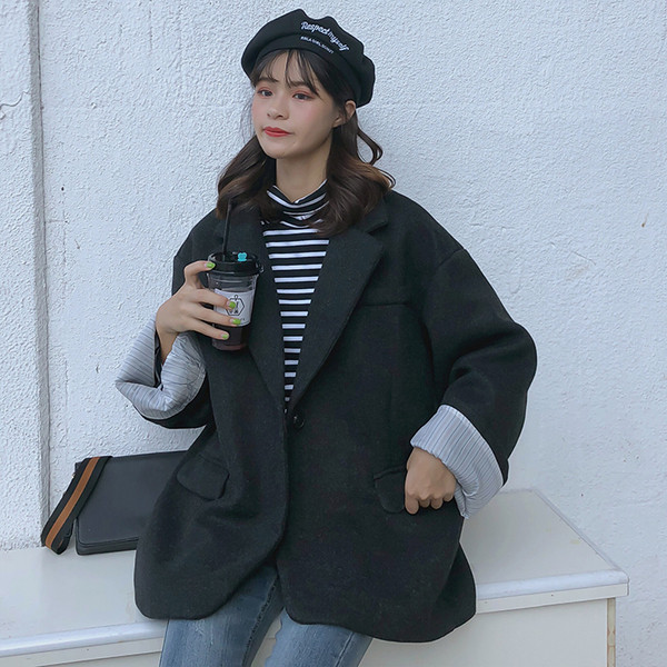 Дамско палто в два цвята с джобове и раирана подплата