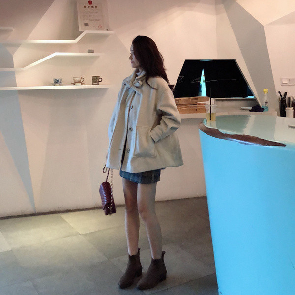 Модерно дамско палто с връзки и джобове в два цвята