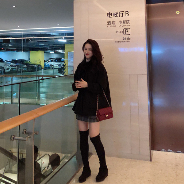 Модерно дамско палто с връзки и джобове в два цвята