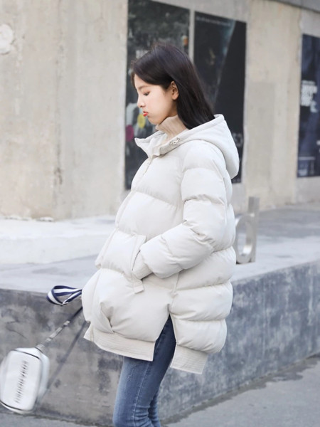 Дамско модерно яке  в три цвята с качулка