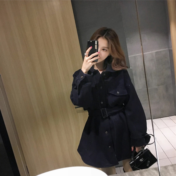 Стилно дамско палто с колан в черен цвят