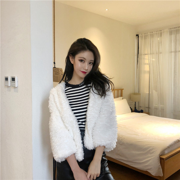 Модерно дамско късо яке в два цвята