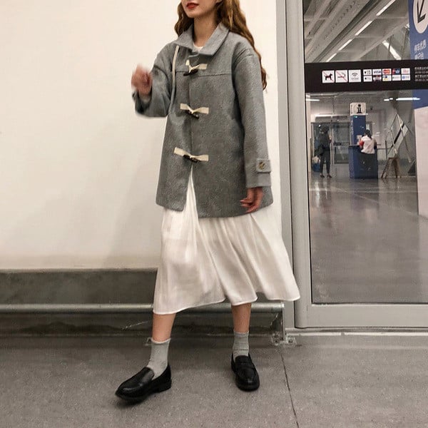 Ежедневно дамско късо палто с копчета в два цвята