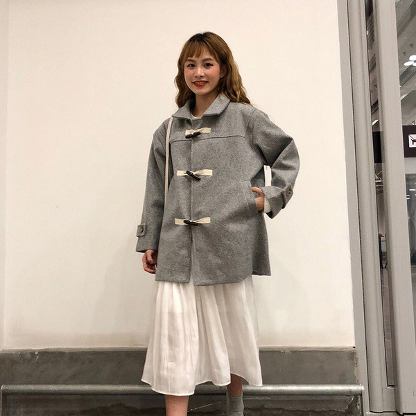 Ежедневно дамско късо палто с копчета в два цвята