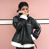 Стилно дамско яке в черен цвят