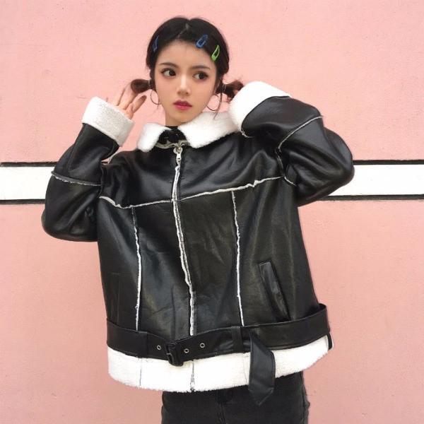 Стилно дамско яке в черен цвят