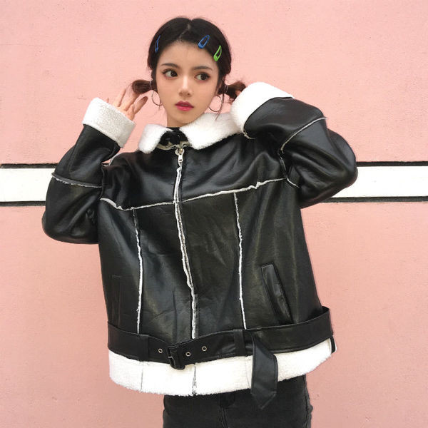 Стилно дамско яке в черен цвят