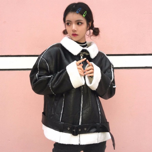 Стилно дамско яке в черен цвят