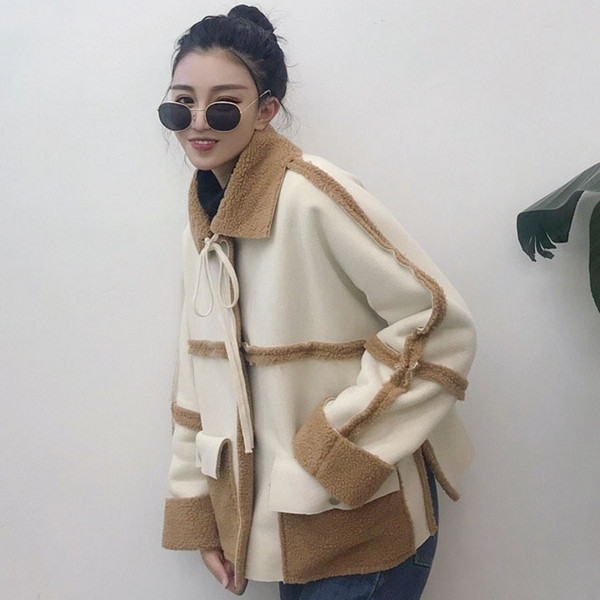 Модерно дамско яке - широк модел в светъл цвят