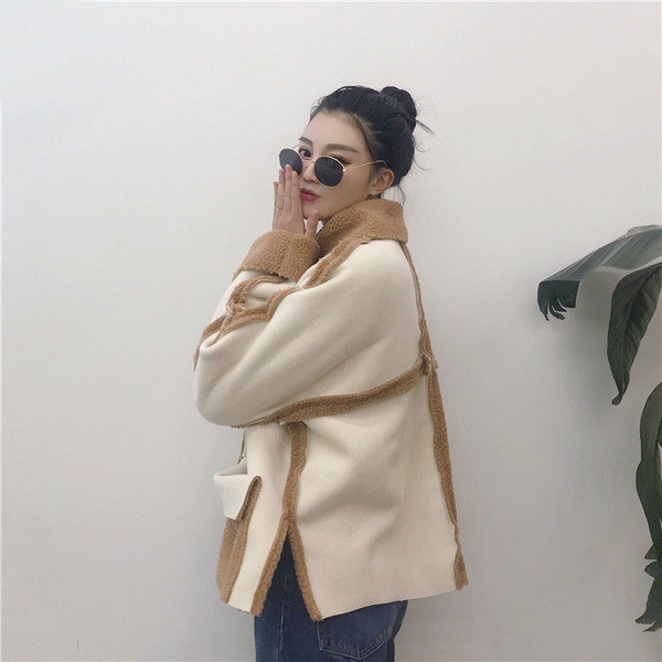 Модерно дамско яке - широк модел в светъл цвят