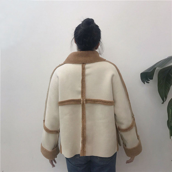 Модерно дамско яке - широк модел в светъл цвят