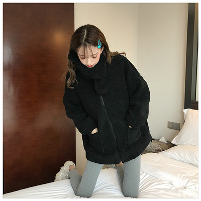 Топло дамско пухено яке с джобове и шал в няколко цвята