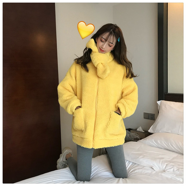 Топло дамско пухено яке с джобове и шал в няколко цвята