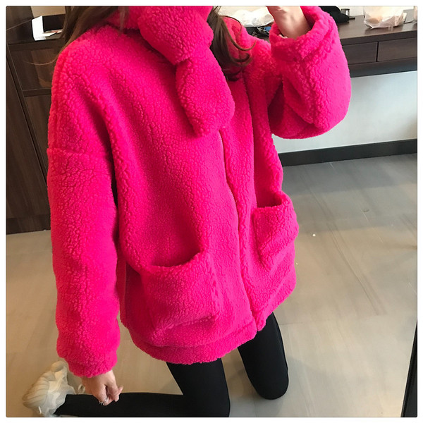 Топло дамско пухено яке с джобове и шал в няколко цвята