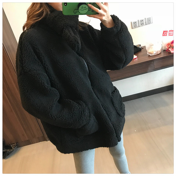 Топло дамско пухено яке с джобове и шал в няколко цвята