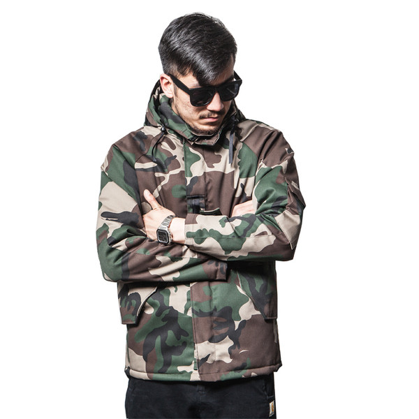 НОВО Модерно мъжко яке с камуфлажен десен и качулка 
