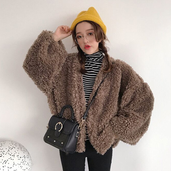 Стилно дамско яке - широк модел в кафяв цвят