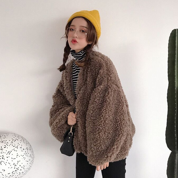 Стилно дамско яке - широк модел в кафяв цвят