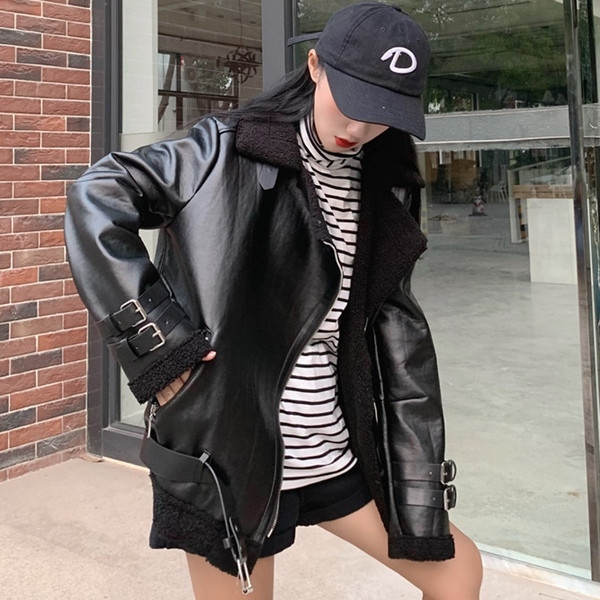 Стилно дамско яке - широк модел в черен цвят