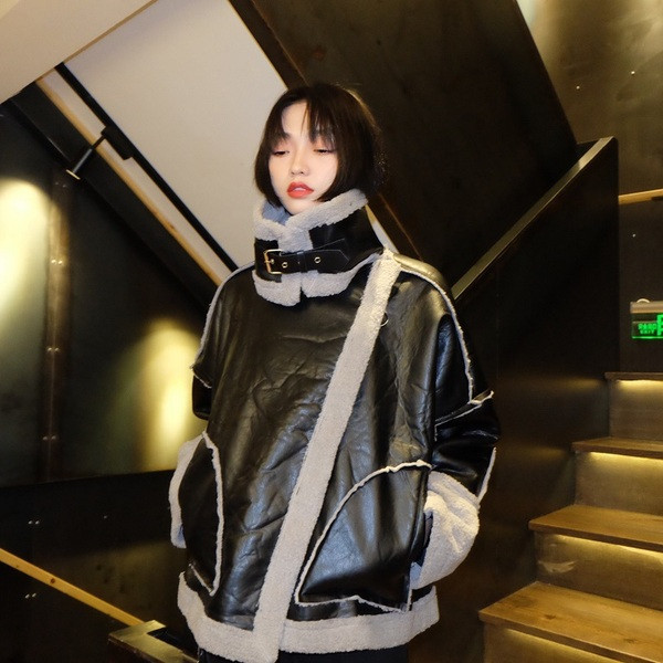 Дамско модерно яке - широк модел