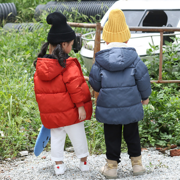 Детско изчистено зимно яке с качулка в няколко цвята подходящо за момчета и момичета