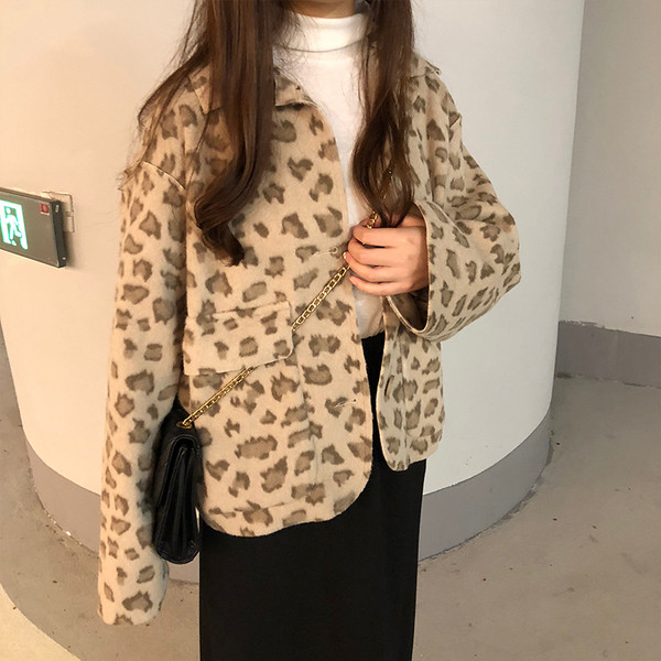 Стилно дамско яке в леопардов принт