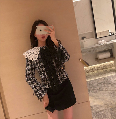 Актуално дамско сако с дантела и ресни в черно-бял цвят