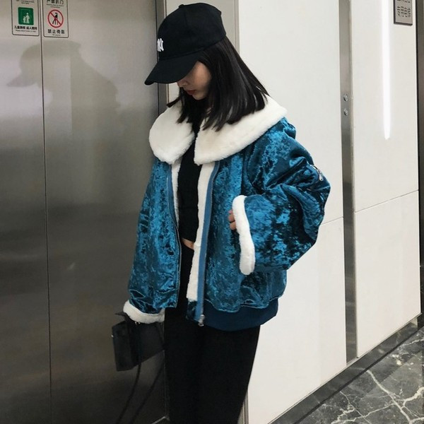 Модерно дамско яке от кадифе с широки ръкави в два цвята