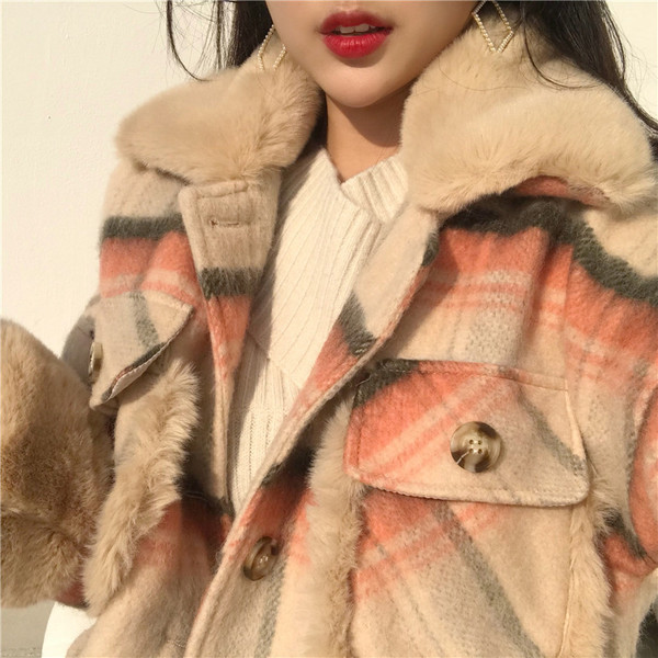 Модерно дамско късо палто с пух в два цвята