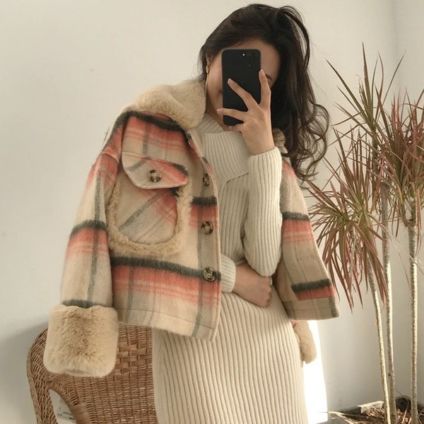 Модерно дамско късо палто с пух в два цвята