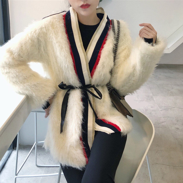 Модерна дамска пухена жилетка в два цвята