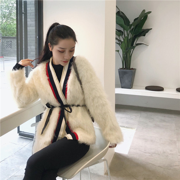 Модерна дамска пухена жилетка в два цвята